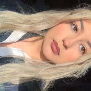 Meet your Posher, Daniela